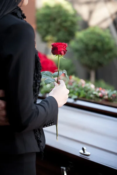 Woman at Funeral with coffin — Stock Photo, Image