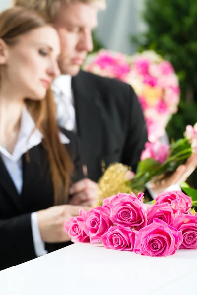 Mourning People at Funeral with coffin — Stock Photo, Image