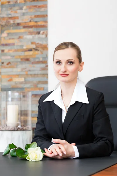 Mortician in her store — Stock Photo, Image