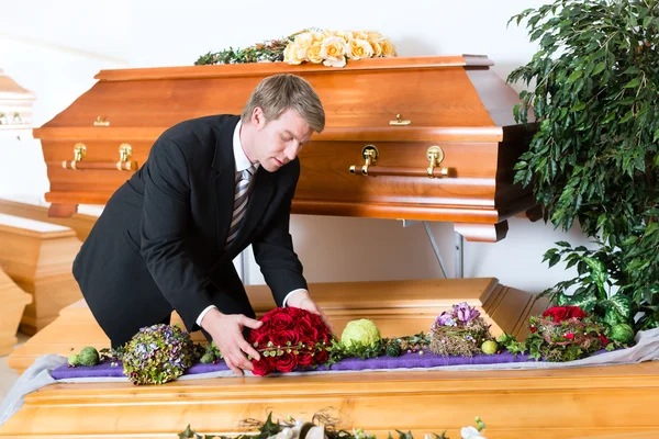 Undertaker in his store — Stock Photo, Image