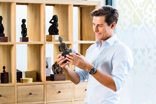 Man at cabinet in furniture store showroom — Stock Photo, Image