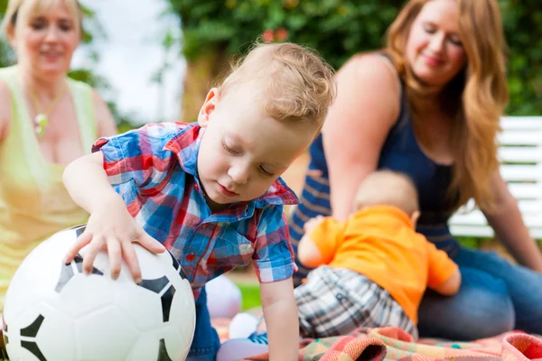 Mother and grandmother with children in a park — Φωτογραφία Αρχείου