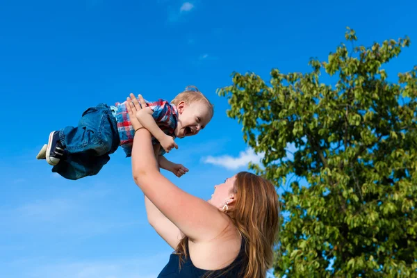 Family - mother and child playing in garden — Stock Photo, Image