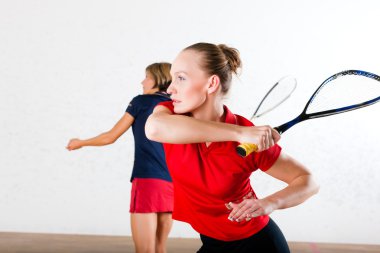 Squash raket spor salonunda