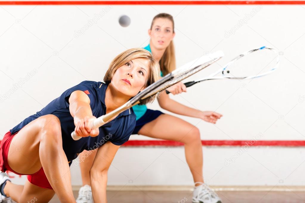 Squash sport women playing on gym court — Stock Photo © Kzenon 79803650