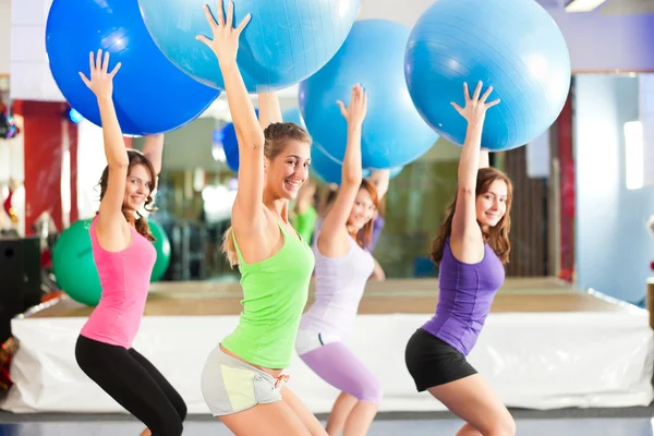 Fitness - Entraînement et entraînement en salle de gym — Photo