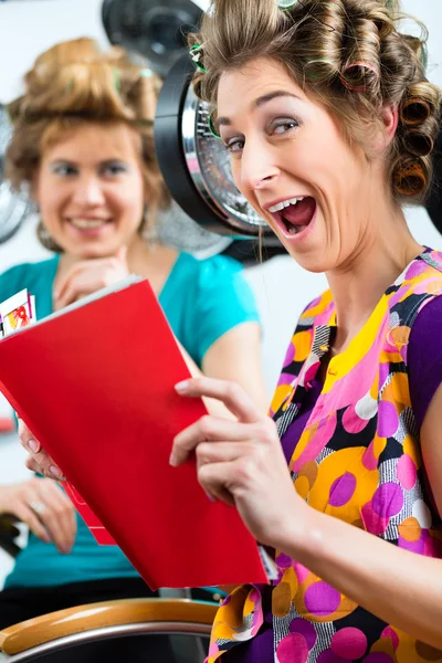 Women at the hairdresser with hair dryer — Stock Photo, Image