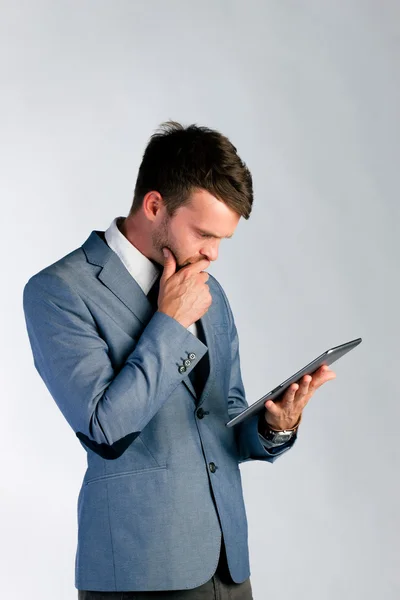 Businessman using tablet computer — Stock Photo, Image