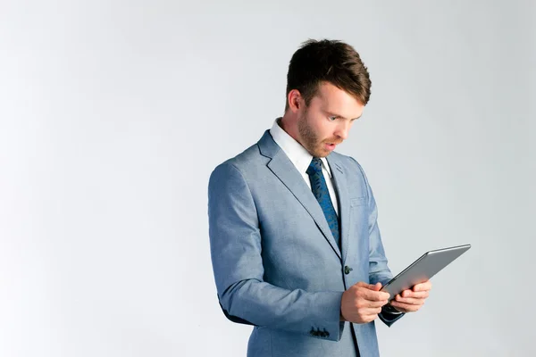 Businessman using tablet computer — Stock Photo, Image