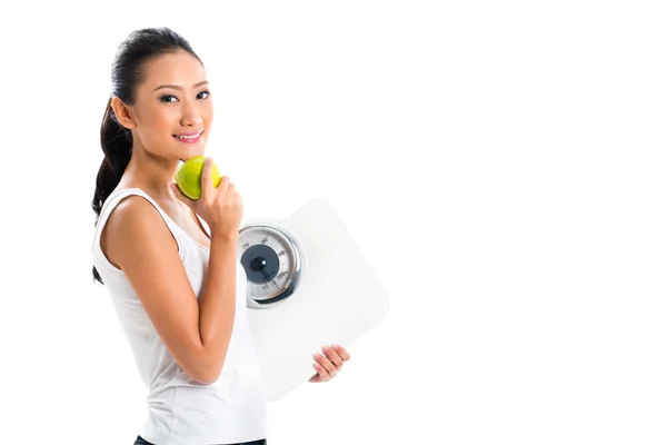 Mujer asiática perdiendo peso con dieta — Foto de Stock