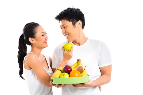 Asiatisches Paar ernährt sich gesund und lebt gesund — Stockfoto