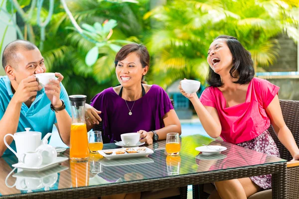 Asian friends having coffee on home porch — Φωτογραφία Αρχείου