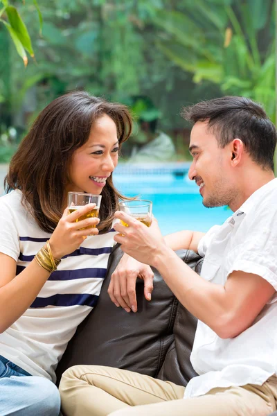 Asian couple on the sofa — Stockfoto