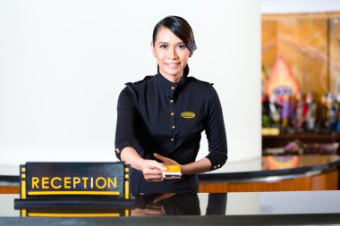 Otel resepsiyonist geçen keycard