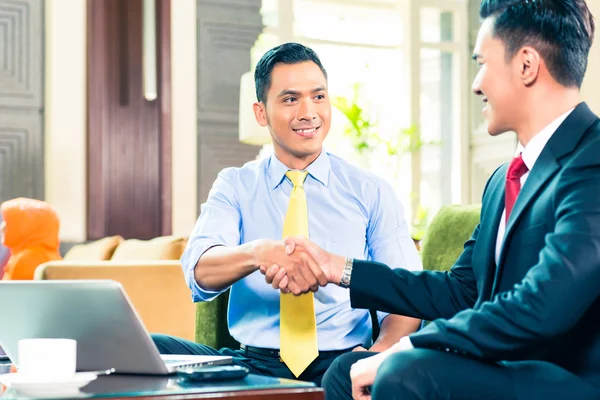 Asian Businessmen having meeting — Stock Photo, Image