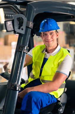 Forklift sürücüsü depo yönlendirme
