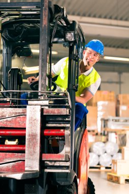 Forklift sürücüsü depo yönlendirme