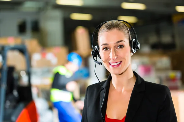 Dispatcher using headset at warehouse of forwarding — Zdjęcie stockowe