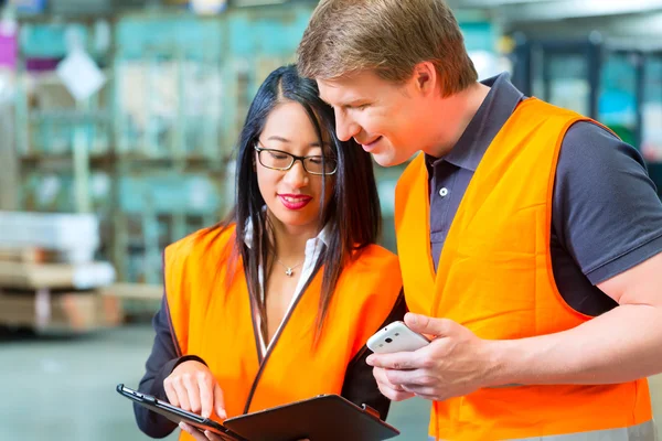 Forklift driver and supervisor at warehouse — Stock Photo, Image