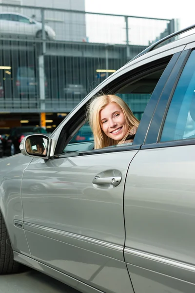 Woman back her car on a parking level — Stock Photo, Image