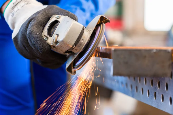 Craftsman sawing with disk grinder — Stock Photo, Image