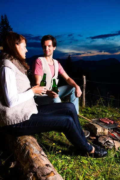 Alps - Couple at campfire in mountains — Stock Fotó