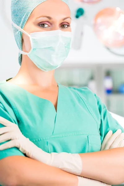 Hospital - doctor surgeon in operation theater — Stock Photo, Image