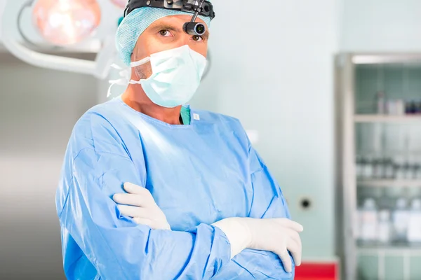 Hospital - doctor or surgeon in operating room — Stock Photo, Image