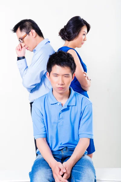 Young Chinese boy suffering from parents divorce — Stock Photo, Image