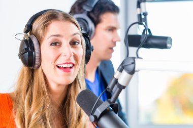 radyo sunucuları radyo istasyonu üzerinde air