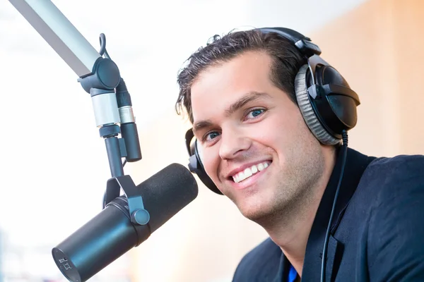 Radio presenter in radio station on air — Stock Photo, Image