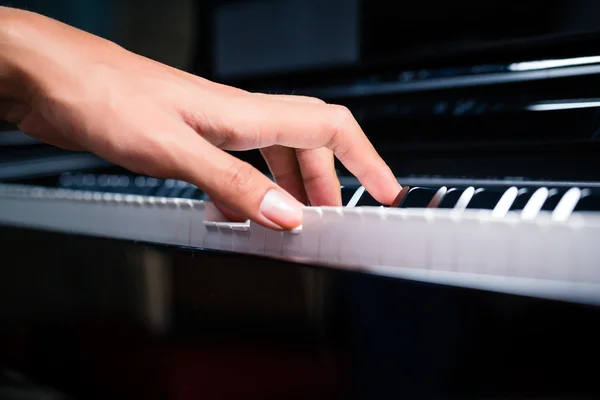 Asian male pianist playing piano in recording studio — Stock Photo, Image