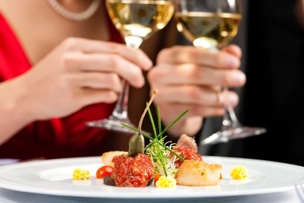 Middag eller lunch på restaurang — Stockfoto