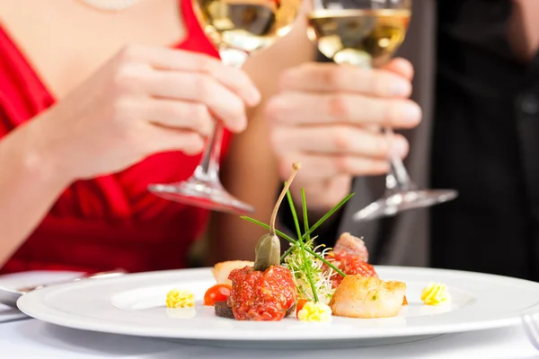 Middag eller lunch på restaurang — Stockfoto