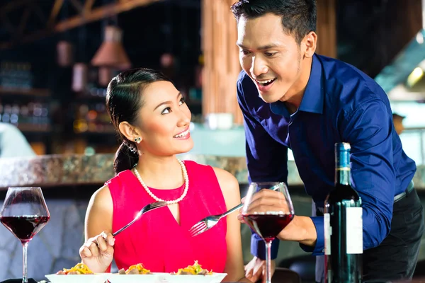Portrait of Asian couple eating in restaurant — Stock Photo, Image