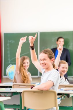 Öğretmen eğitmek veya bir ders öğrencilerin okulda