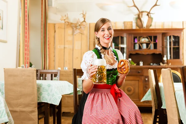 Woman in traditional Bavarian Tracht in restaurant or pub — 图库照片