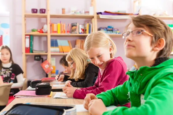 Education - Pupils at school doing homework — 图库照片