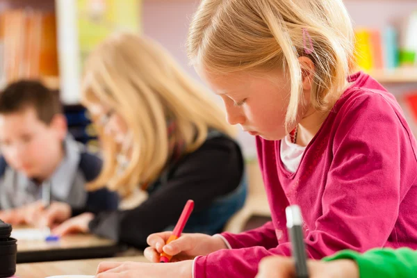 Education - Pupils at school doing homework — Stockfoto