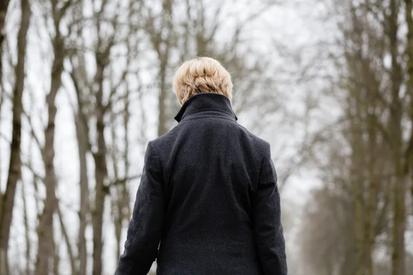 Depressed or sad woman walking in winter — Stock Photo, Image