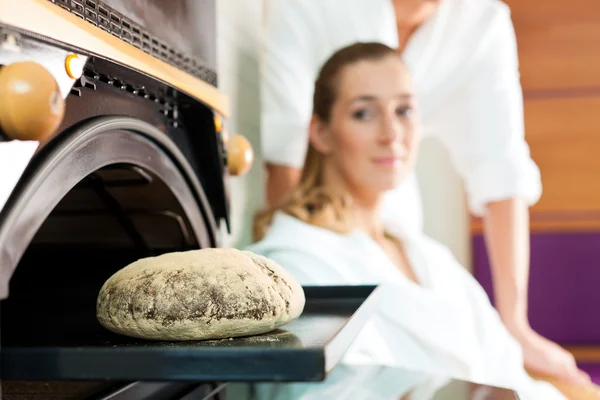 Uomo e donna nella sauna del pane — Foto Stock