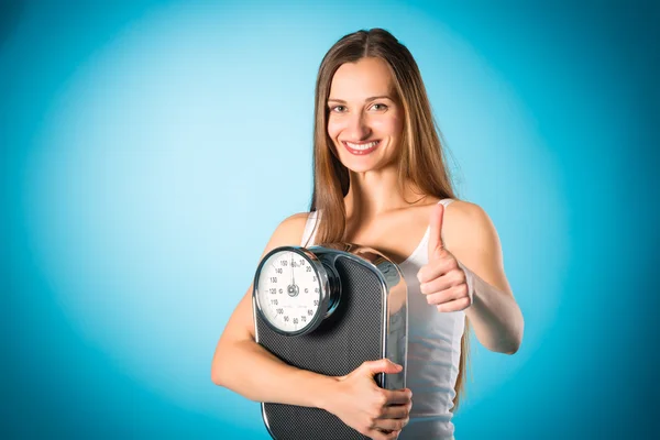 Perder peso - Mujer joven con escala de medición —  Fotos de Stock