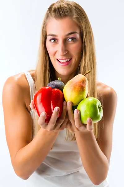 Gelukkige vrouw met groenten en fruit — Stockfoto