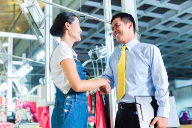 eğitim veren tekstil fabrikasında ustabaşı