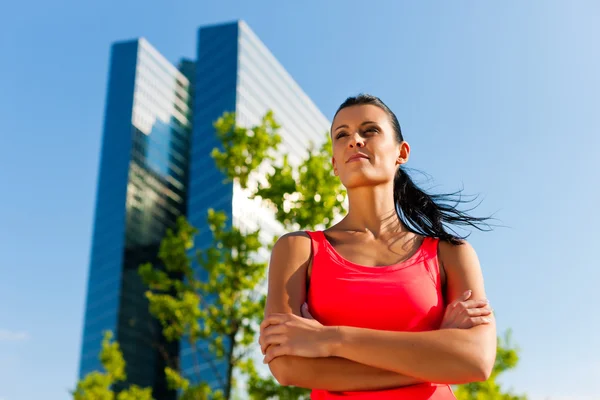 Deportes urbanos - fitness en la ciudad —  Fotos de Stock