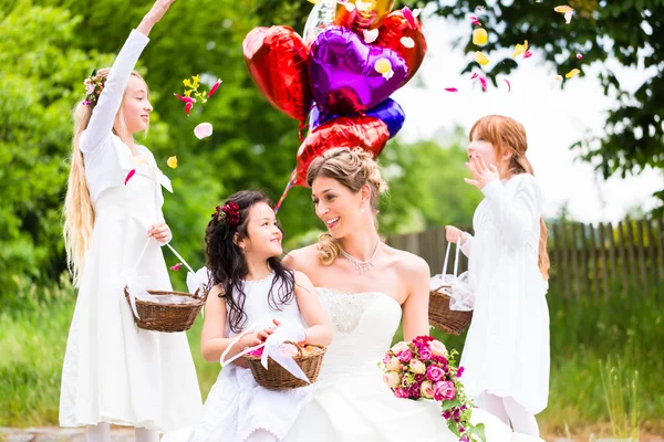 Bride with girls as bridesmaids, flowers and balloons — Stock Photo, Image