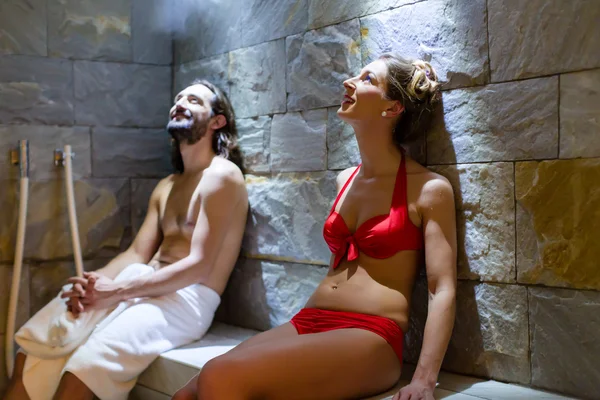 Couple in wellness spa steam bath — Stock Photo, Image