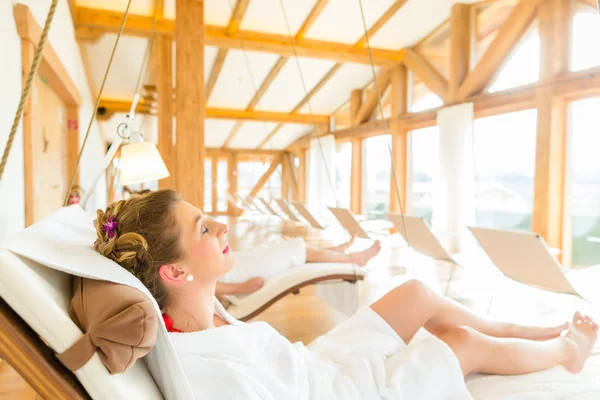 Woman relaxing on wellness spa lounger — Stock Photo, Image