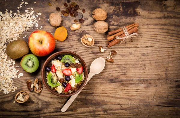 Food background with oatmeal and fruits — Stock Photo, Image