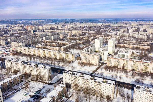 Vue aérienne d'hiver vers un quartier résidentiel à Kharkiv, Ukraine — Photo